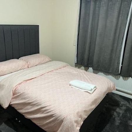 3 Bedroom Mid Terraced House Grays Екстер'єр фото