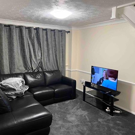 3 Bedroom Mid Terraced House Grays Екстер'єр фото