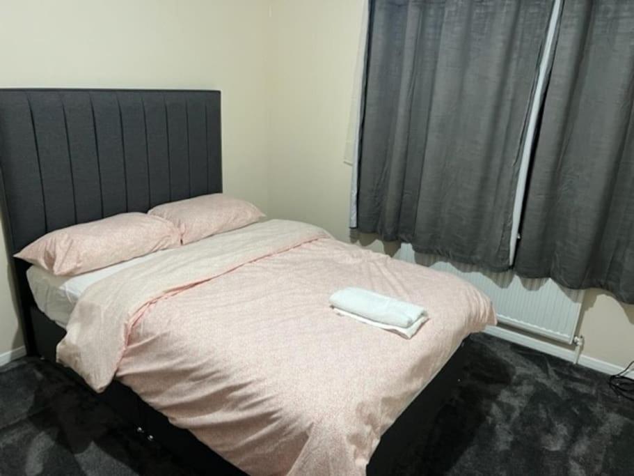 3 Bedroom Mid Terraced House Grays Екстер'єр фото