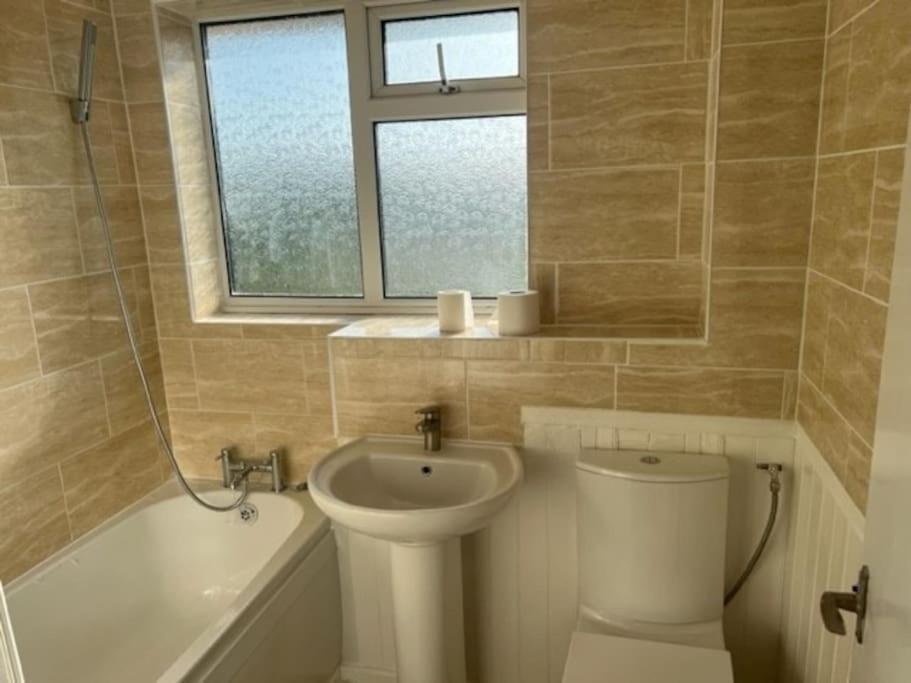 3 Bedroom Mid Terraced House Grays Екстер'єр фото
